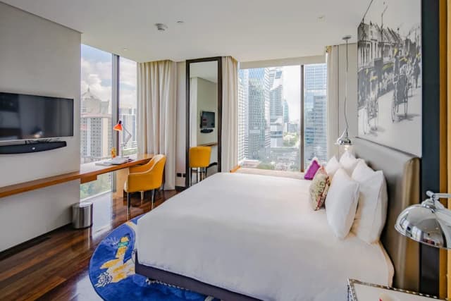 Hotel Indigo Bangkok Wireless Road by IHG-Standard Room, 1 King Bed, Balcony, Corner (Sunset Garden View)-10