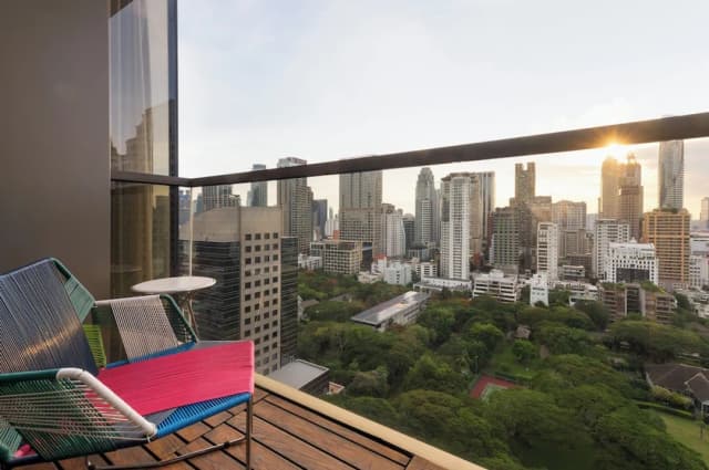 Hotel Indigo Bangkok Wireless Road by IHG-Standard Room, 1 King Bed, Balcony, Corner (Sunset Garden View)-5