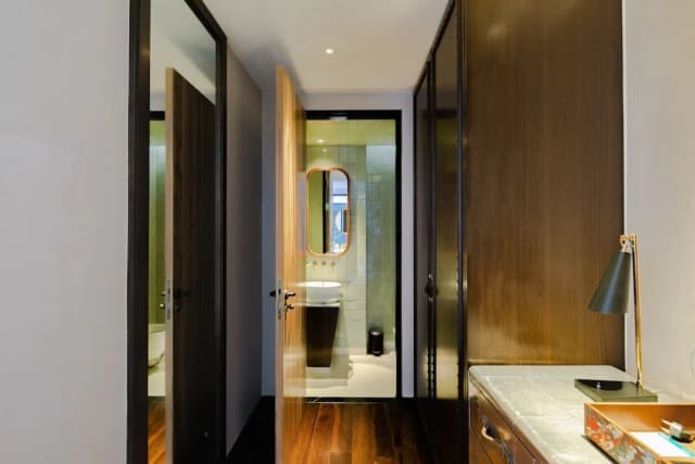 Hotel Indigo Bangkok Wireless Road by IHG-Premium Room, 1 King Bed, Balcony, City View-3