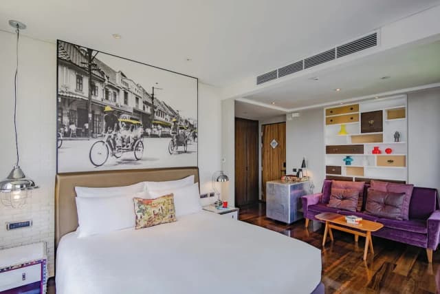 Hotel Indigo Bangkok Wireless Road by IHG-Standard Room, 1 King Bed, Balcony, Garden View-13