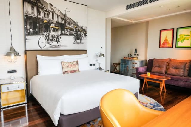 Hotel Indigo Bangkok Wireless Road by IHG-Standard Room, 1 King Bed, Balcony, Garden View-7