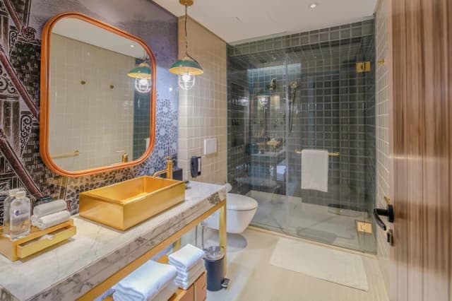 Hotel Indigo Bangkok Wireless Road by IHG-Standard Room, 1 King Bed, Balcony, Garden View-14