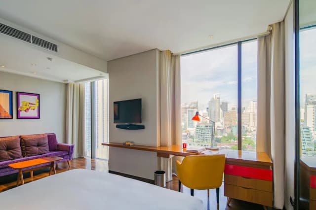Hotel Indigo Bangkok Wireless Road by IHG-Standard Room, 1 King Bed, Balcony, Garden View-2