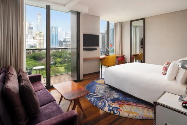 Hotel Indigo Bangkok Wireless Road by IHG-Standard Room, 1 King Bed, Balcony, Garden View-9