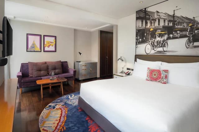 Hotel Indigo Bangkok Wireless Road by IHG-Premium Room, 1 King Bed, Garden View, Corner (Balcony)-13