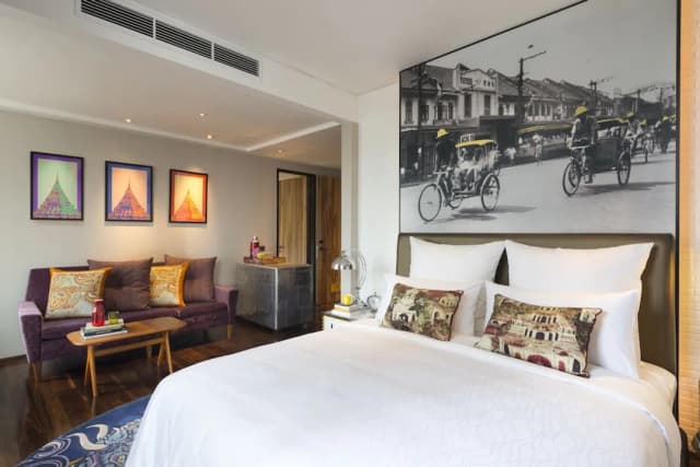 Hotel Indigo Bangkok Wireless Road by IHG-Premium Room, 1 King Bed, Garden View, Corner (Balcony)-12