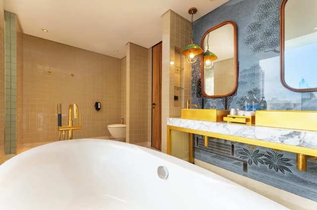 Hotel Indigo Bangkok Wireless Road by IHG-Premium Room, 1 King Bed, Garden View, Corner (Balcony)-16