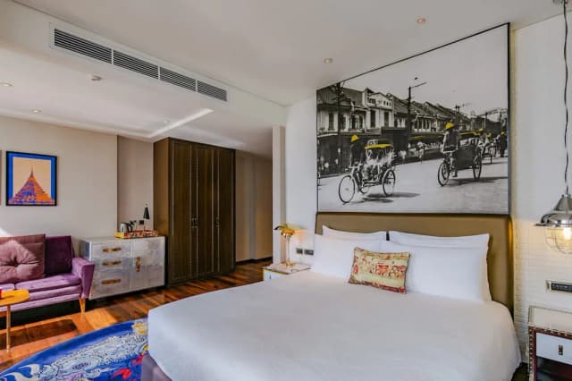 Hotel Indigo Bangkok Wireless Road by IHG-Premium Room, 1 King Bed, Garden View, Corner (Balcony)-7