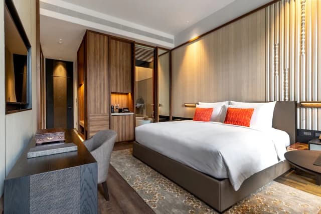 Villa Deva Resort & Hotel Bangkok-Deluxe King Pool Access-6
