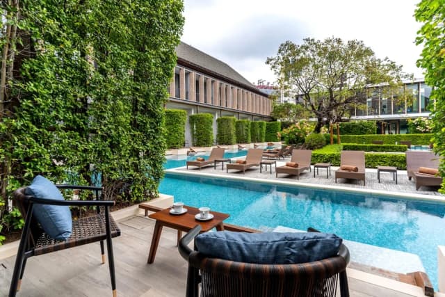 Villa Deva Resort & Hotel Bangkok-Deluxe King Pool Access-1