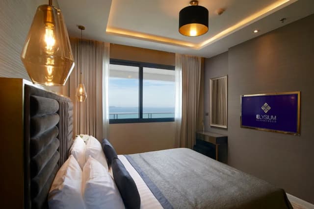 The Elysium Pratumnak Pattaya - By SHG-Executive Deluxe 1 Bedroom Suite, Seaview-1