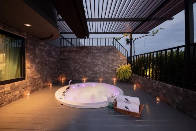 Moose Hotel Nimman-Honeymoon Suite with outdoor Jacuzzi-9
