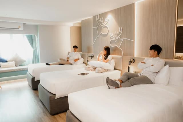 Moose Hotel Nimman-Triple Bed with Bathtub-6