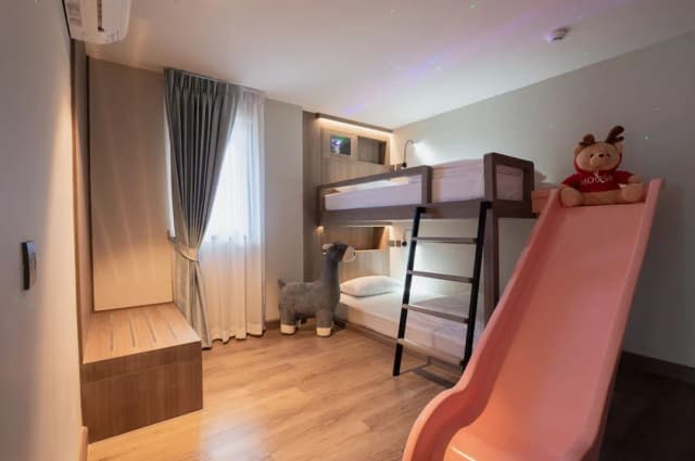 Moose Hotel Nimman-Standard Family King Bed with Bunk Bed-8