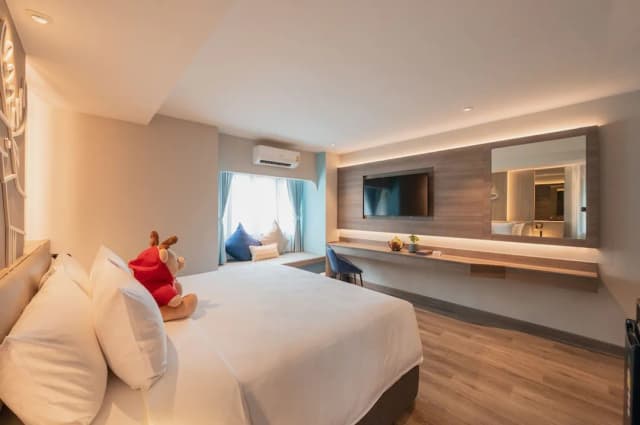 Moose Hotel Nimman-Standard Family King Bed with Bunk Bed-7