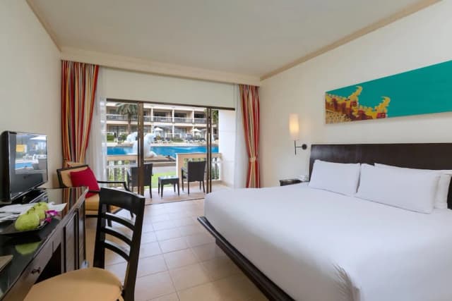 盛泰樂普吉卡塔海灘度假村-豪華客房, 1 張特大雙人床, 可使用泳池-3