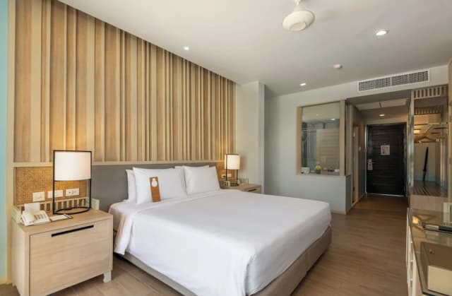 盛泰樂普吉卡塔海灘度假村-豪華客房, 1 張特大雙人床, 可使用泳池-4