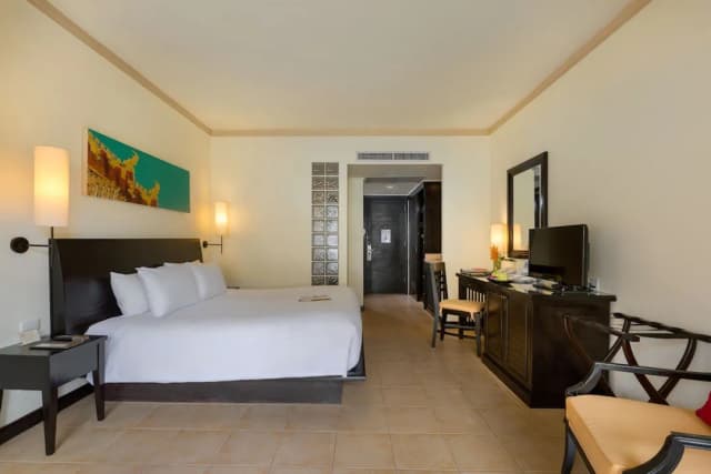 盛泰樂普吉卡塔海灘度假村-豪華客房, 1 張特大雙人床, 可使用泳池-1