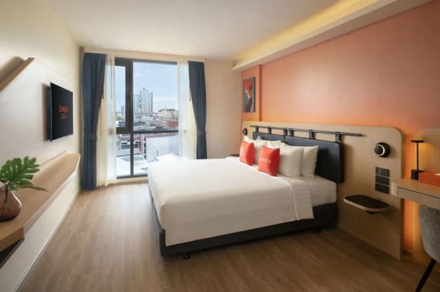 Lumen Bangkok Udomsuk Station-Lumen City View King Bed-8