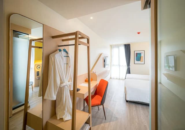 Lumen Bangkok Udomsuk Station-Lumen City View King Bed-1