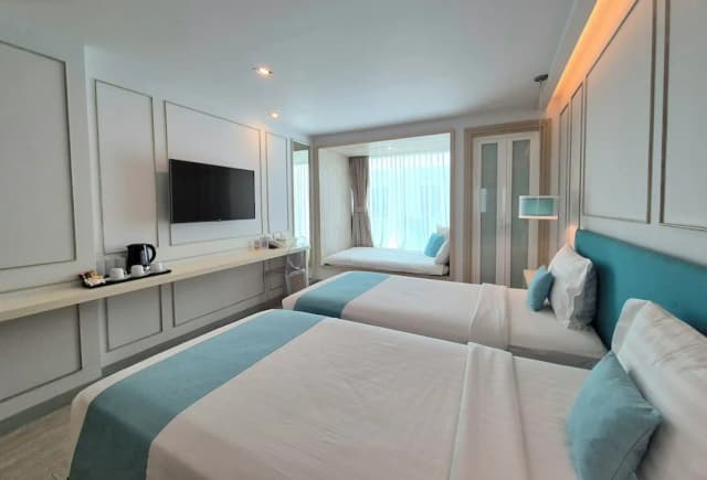 The Bloc Hotel Phuket-华丽三人房-1