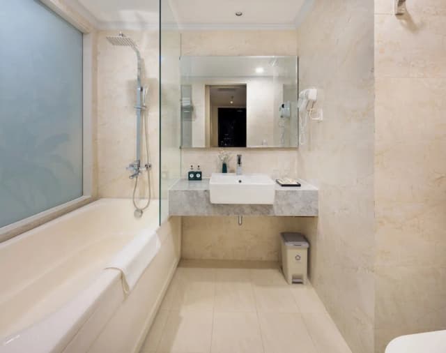 Hon Chong Retreat Hotel-Standard Triple Room, Balcony-8