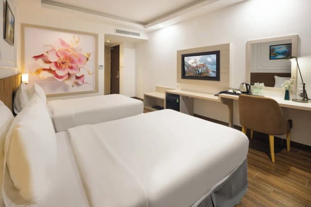 Hon Chong Retreat Hotel-Standard Triple Room, Balcony-6