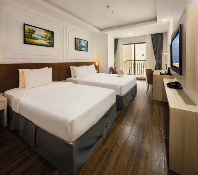Hon Chong Retreat Hotel-Standard Triple Room, Balcony-2