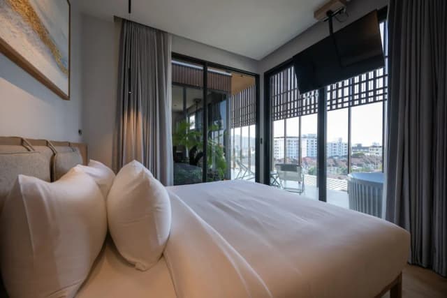 Shan Villas Sukhumvit-小型顶层房, 2 间卧室, 热水浴缸, 泳池景观-1