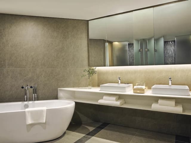 Novotel Hanoi Thai Ha-行政套房, 1 张特大床, 可进入俱乐部酒廊, 城市景观-3