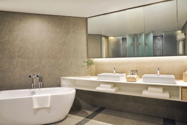 Novotel Hanoi Thai Ha-行政套房, 1 张特大床, 可进入俱乐部酒廊, 城市景观-7