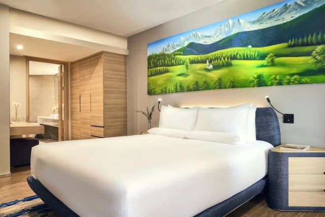 Novotel Hanoi Thai Ha-行政套房, 1 张特大床, 可进入俱乐部酒廊, 城市景观-1