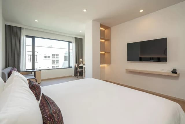 Pranakorn Heritage Hotel-Junior Suite with Pool View-7