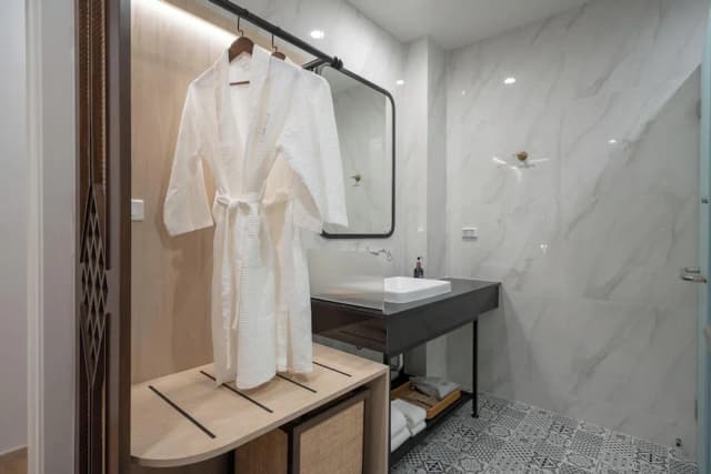 Pranakorn Heritage Hotel-Junior Suite with Pool View-13