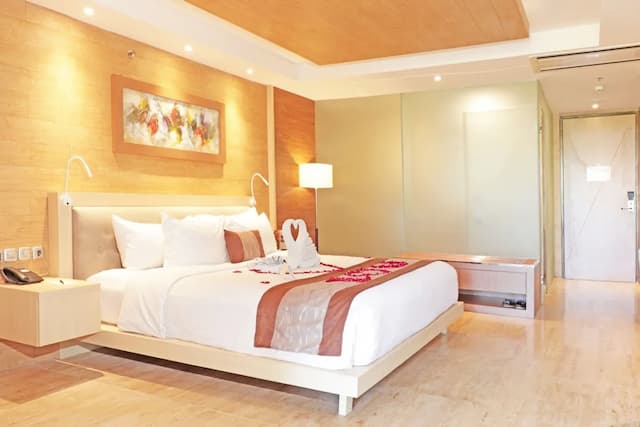 de Vins Sky Hotel Seminyak-Whirpool Suite Room-3