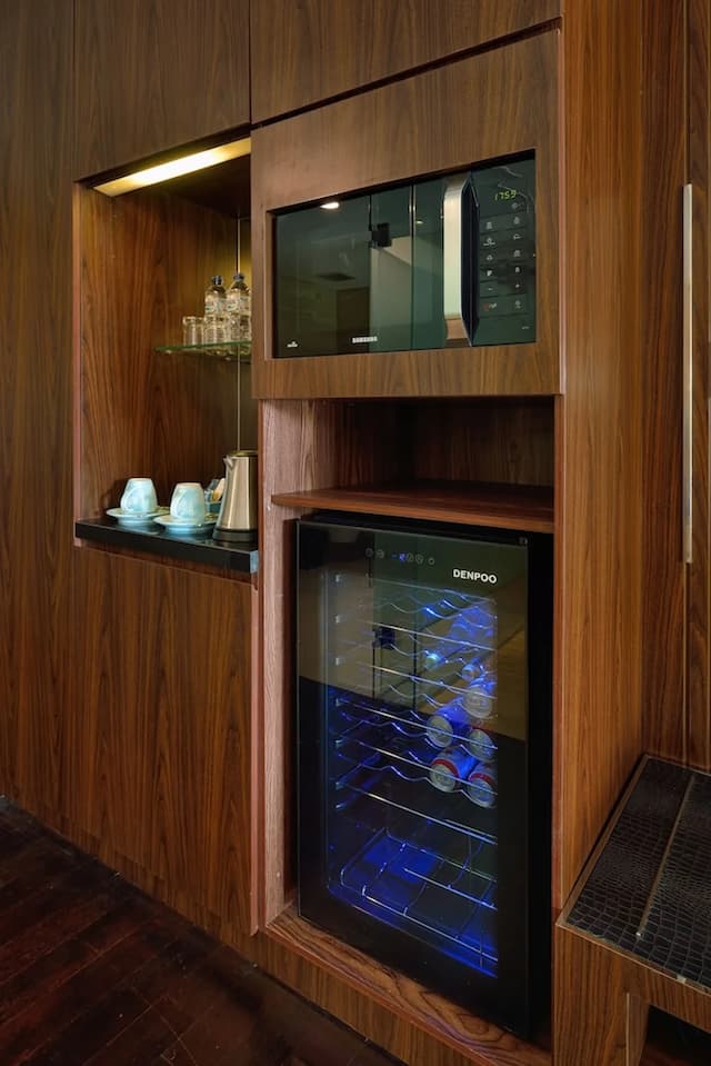 de Vins Sky Hotel Seminyak-Whirpool Suite Room-1