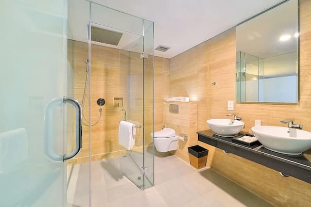 de Vins Sky Hotel Seminyak-Whirpool Suite Room-5