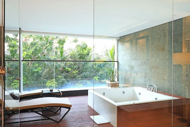 de Vins Sky Hotel Seminyak-Whirpool Suite Room-4