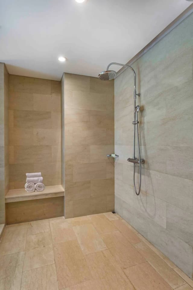 ヒルトン ガーデン イン  バリ ングラ ライ エアポート-プレジデンシャル スイート キングベッド 1 台-7