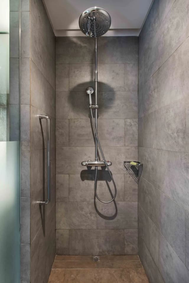 ヒルトン ガーデン イン  バリ ングラ ライ エアポート-ルーム キングベッド 1 台 プールビュー-6