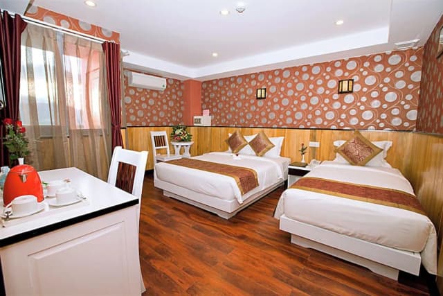 Golden Rain 2 Hotel-高級三人房-1