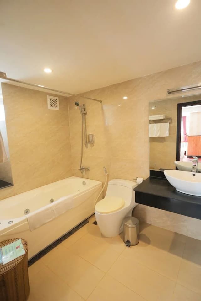 Golden Rain 2 Hotel-豪華三人房-5