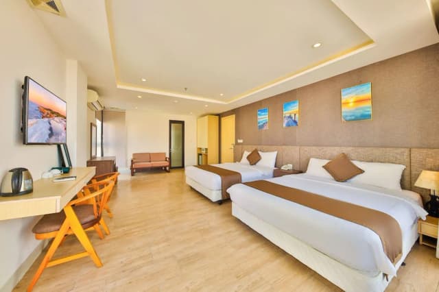 Daisy Flower Nha Trang-Family Quadruple Room, City View-3
