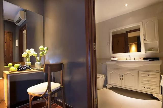 The White Hotel 8A Thai Van Lung-Superior Double Room, No Windows-5