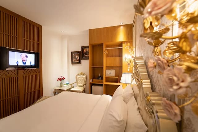 The White Hotel 8A Thai Van Lung-Superior Double Room, No Windows-3