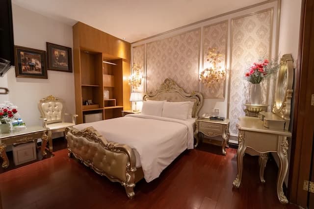 The White Hotel 8A Thai Van Lung-Superior Double Room, No Windows-2