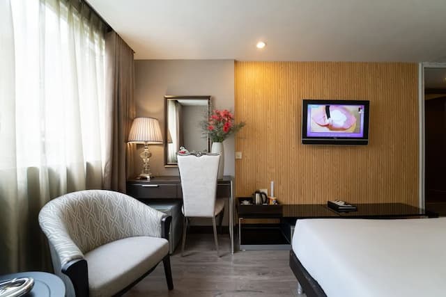 The White Hotel 8A Thai Van Lung-Executive Twin Room, City View-8