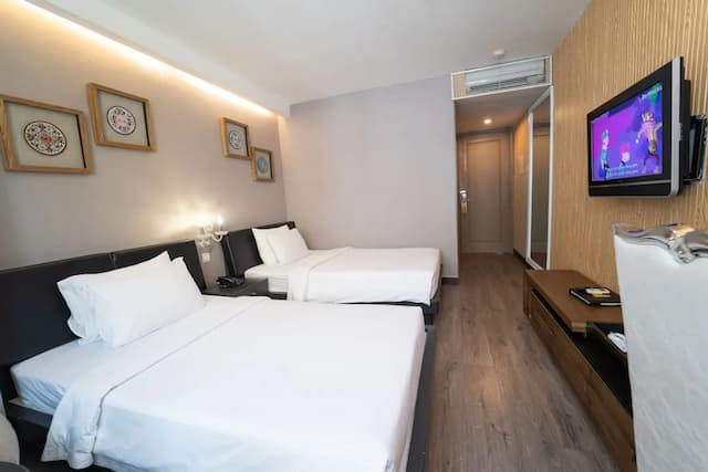 The White Hotel 8A Thai Van Lung-Executive Twin Room, City View-2