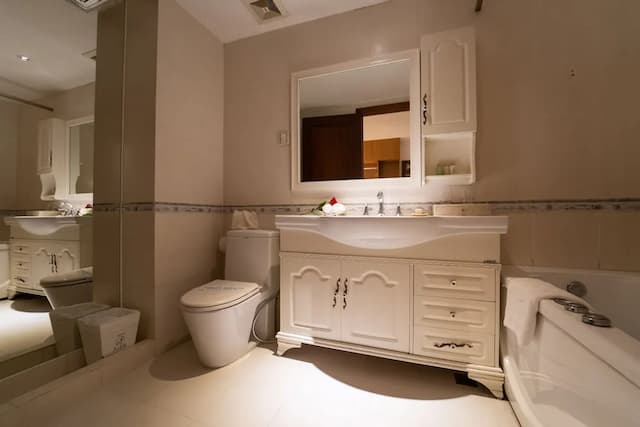 The White Hotel 8A Thai Van Lung-Executive Twin Room, City View-11