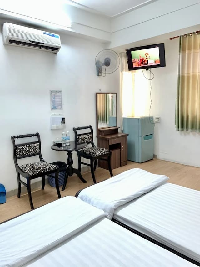 Thien Phuc Hotel-Standard Twin Room-4